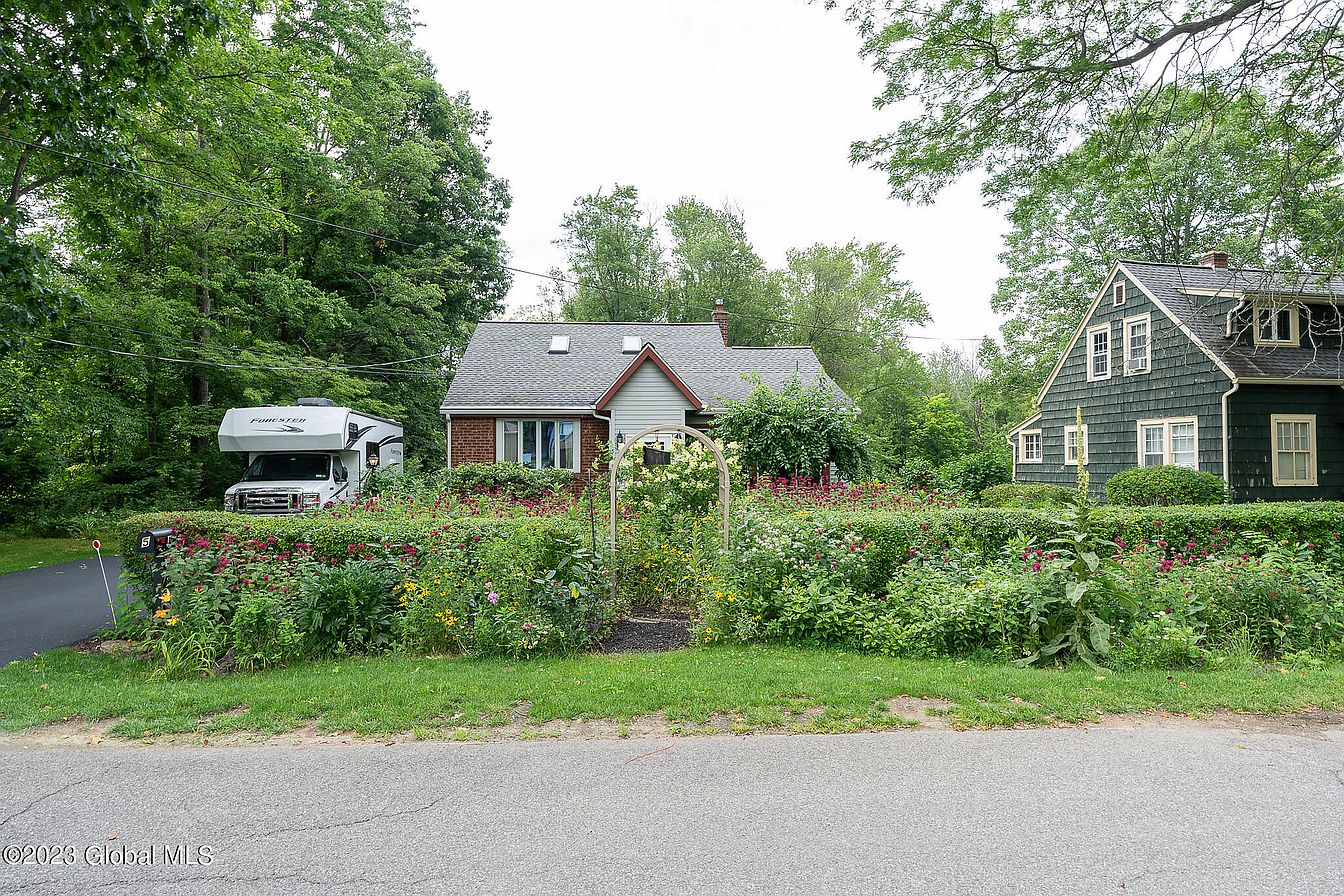1st image of 5 Sawyer Place