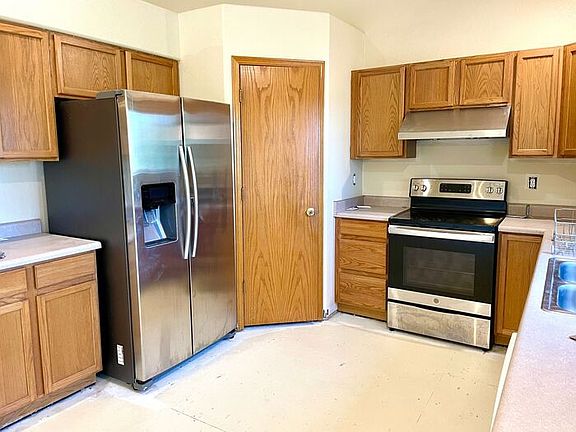 4th image of 348 Albion Way
