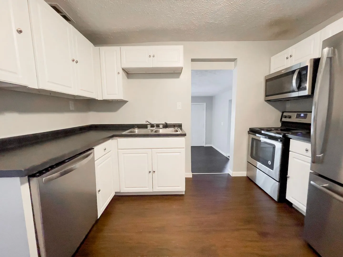 For Rent: 5 Bedroom, 3 Bathroom Home Close to Campus: In-Unit Washer and Dryer — Photo 4