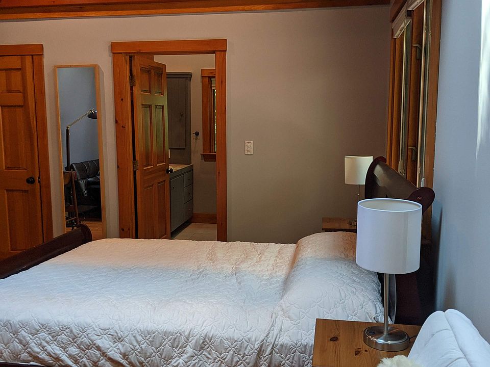 Bedroom suite