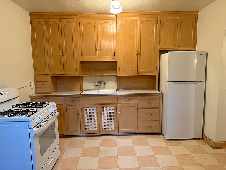 4335 York Ave S #5 — Photo 3