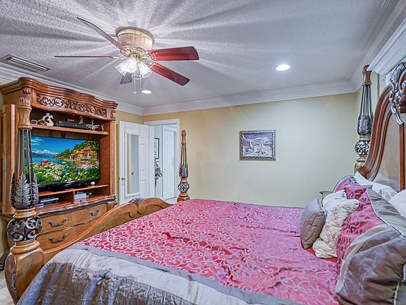 3rd image of 2970 Scott Cir E
