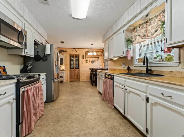 33897 Duff Rd, Walker, LA 70785