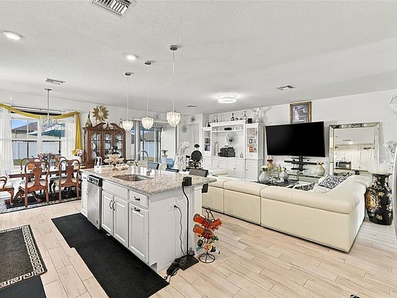5th image of 944 OLD WINDSOR WAY