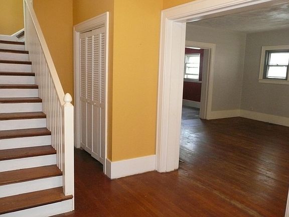 3rd image of 520 W Ash St