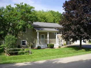 809 N Glenwood Dr, Silver Lake, WI 53170