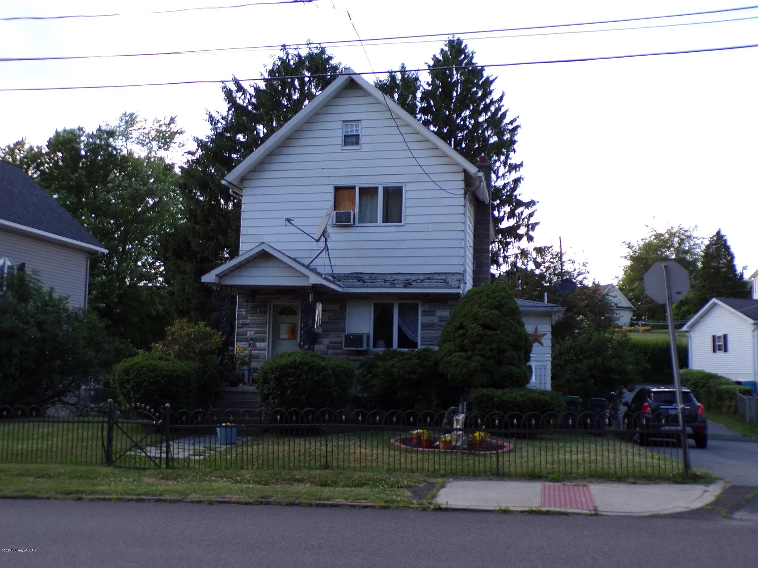 1252 Main St photo 1