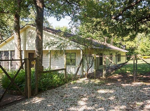 3rd image of 2601 Bourne Ln