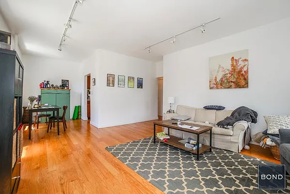 Rented by Bond New York | media 23