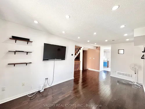 80 Acorn Pl Photo 1