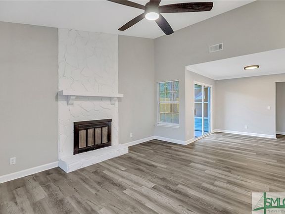 2nd image of 9 QUAIL HOLLOW Court W