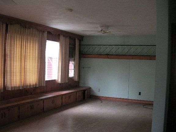 4th image of 1010 Highland St