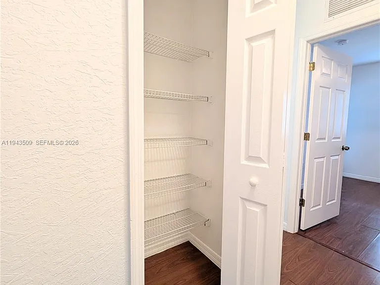 825 SW 6th Pl — Photo 25