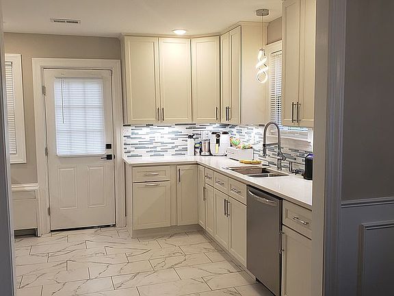 4th image of 4323 Millers Ln