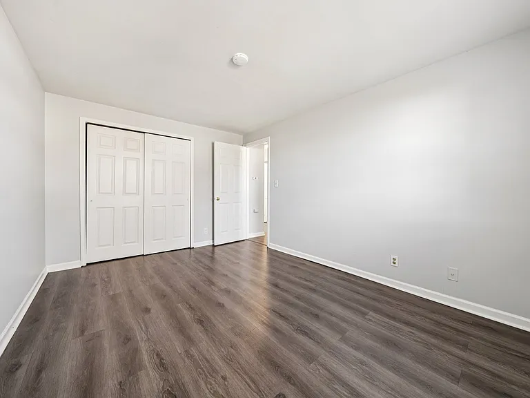 Manhattan Square Apartments — Photo 34