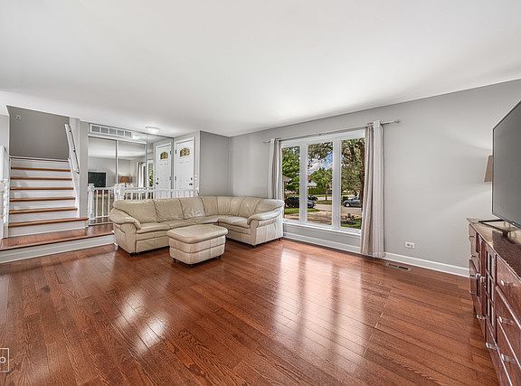 2nd image of 3 Fernwood Ct