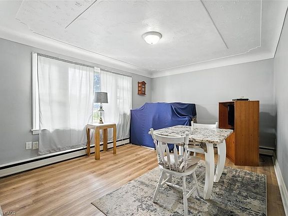 5th image of 2718 Upper James St