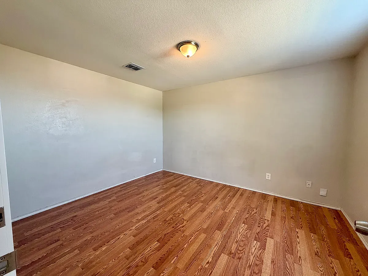 5 bed, 2.5 bath, 2989 sqft, $3,300 — Photo 3