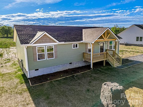 2nd image of 662 Beehive Rd