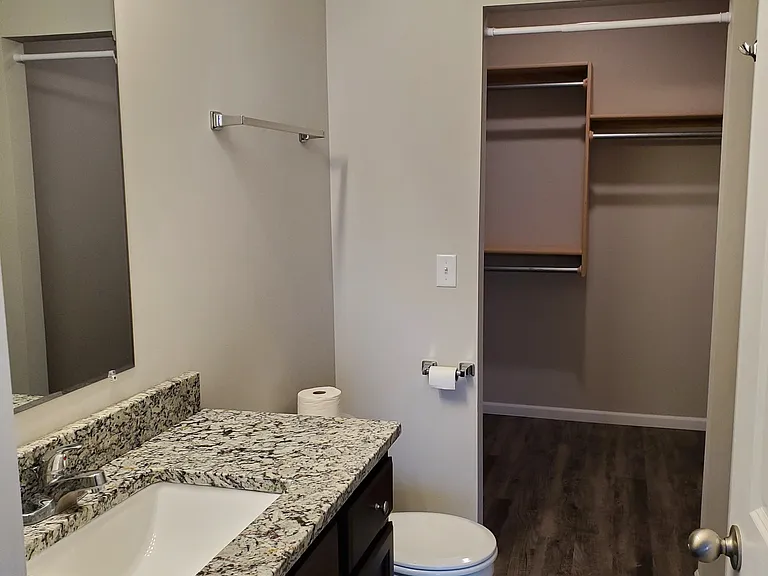 414 S Longbranch Dr — Photo 8
