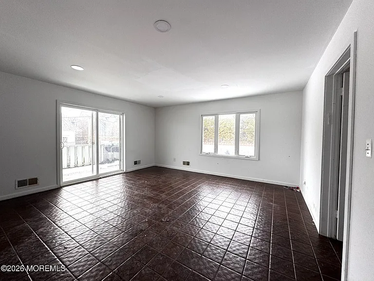 16 Corlies Ave — Photo 7
