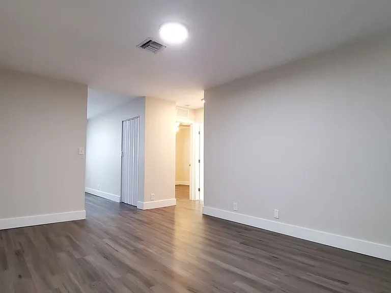 450 SW 2nd St #518 — Photo 1