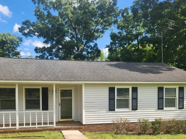 619 Johns Creek Rd, Hodges, SC 29653