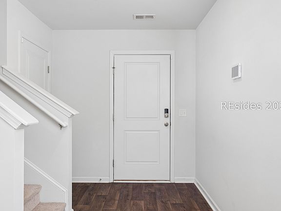 3rd image of 147 Auditorium Road