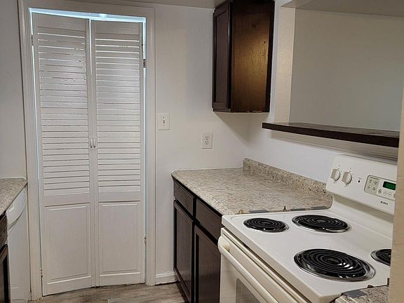 4th image of 9891 Hagel Cir