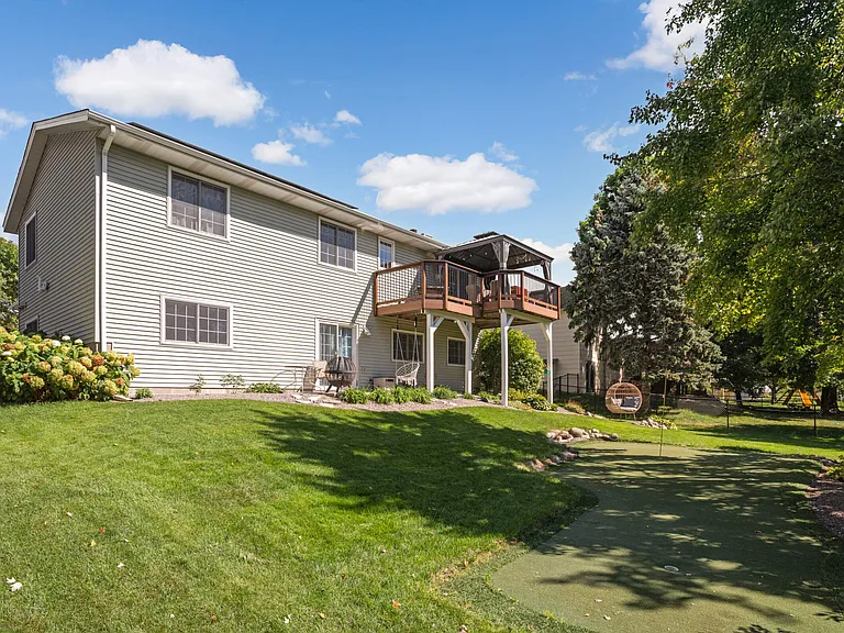 9523 Parkside Trl N — Photo 43