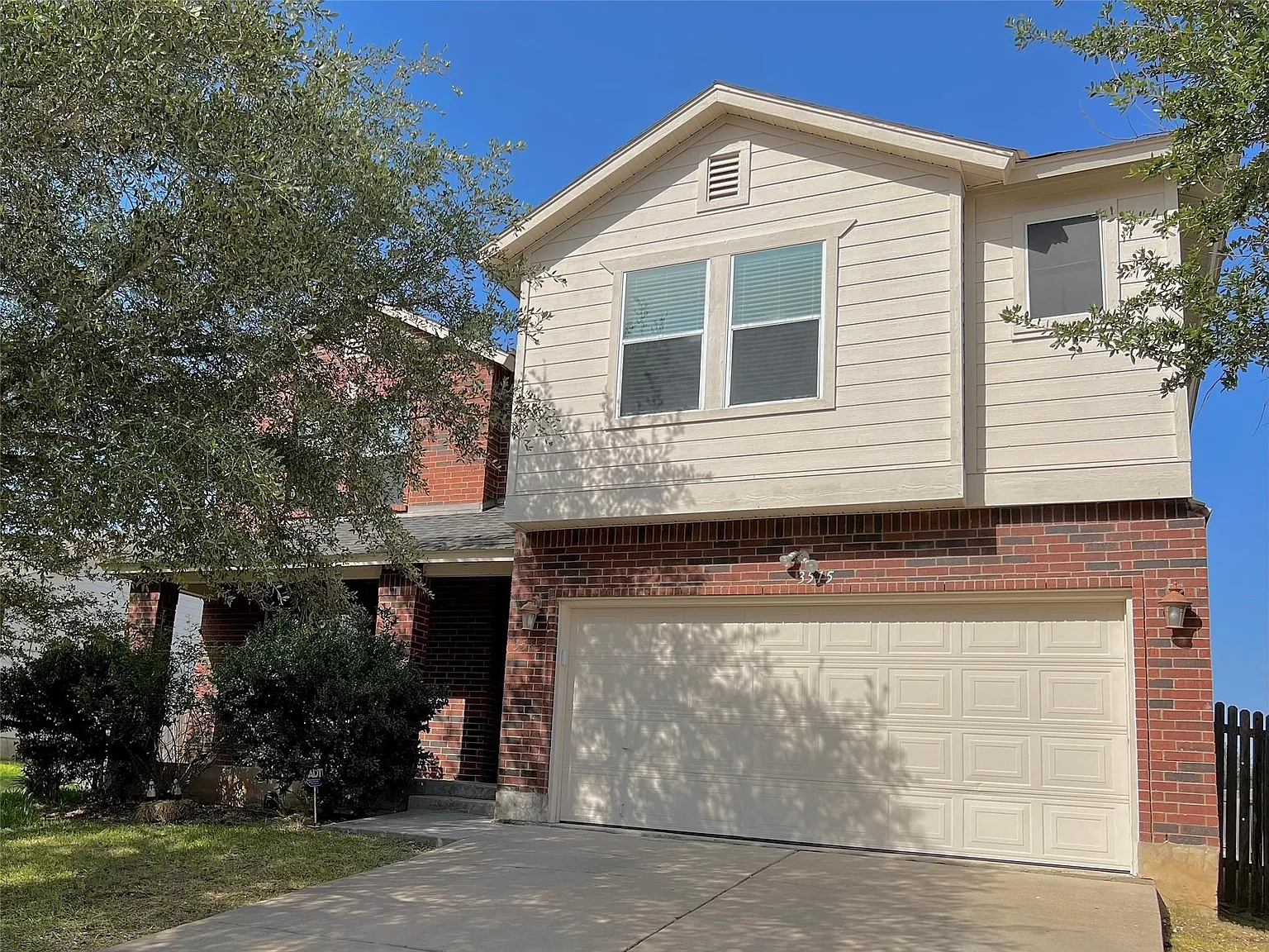 4 bed, 2.5 bath, 2928 sqft, $2,250 — Photo 1