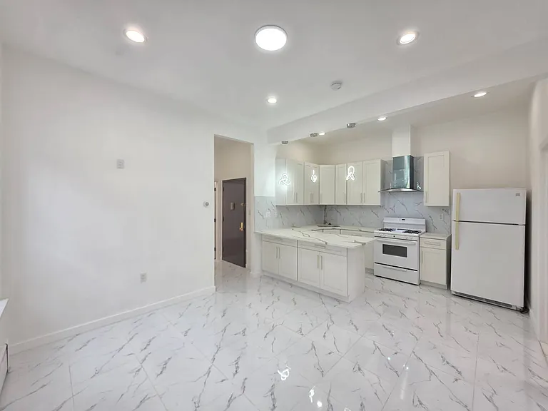 2722 E 26th St #2F — Photo 7