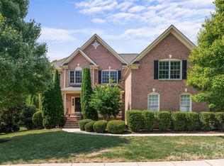 2046 Weddington Lake Dr, Matthews, NC 28104