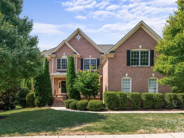 2046 Weddington Lake Dr, Matthews, NC 28104