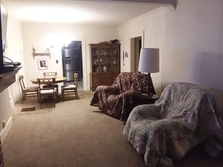 1604 Oneida St — Photo 3