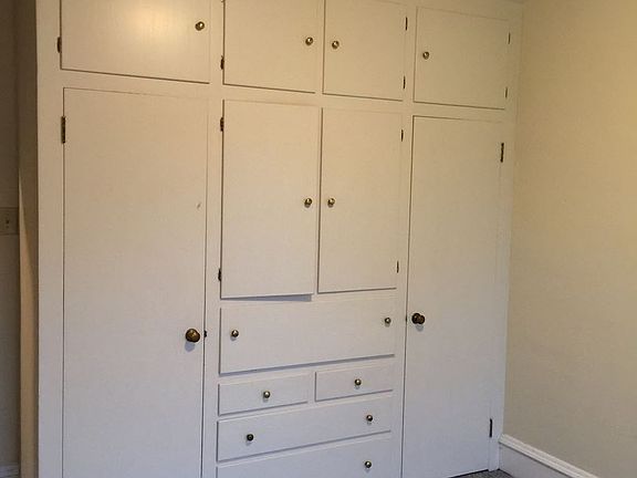 4th image of 101 E Washington St APT A