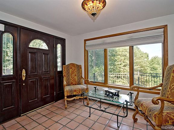 4th image of 36 Ridgetop Drive