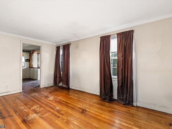3rd image of 1014 Raritan Rd