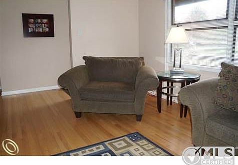 Living Room / Hardwood Floors