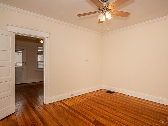 5th image of 221 E Rochelle St
