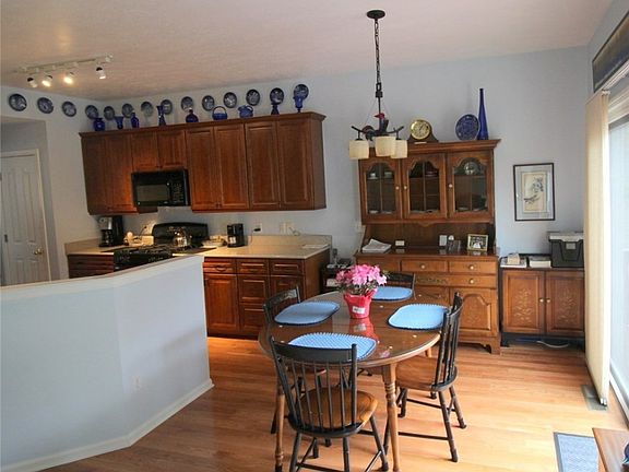 4th image of 717 Sagewood Dr