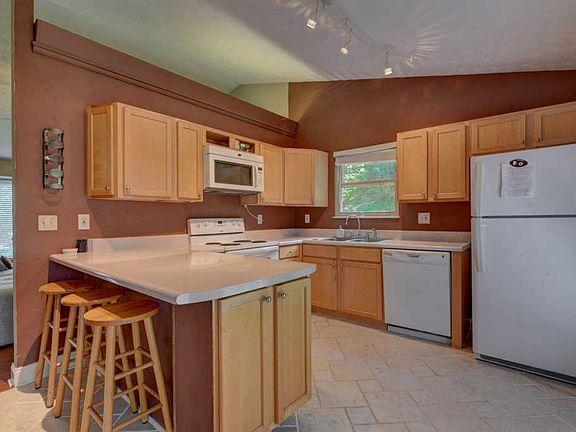 5th image of 1628 Blackwood Dr
