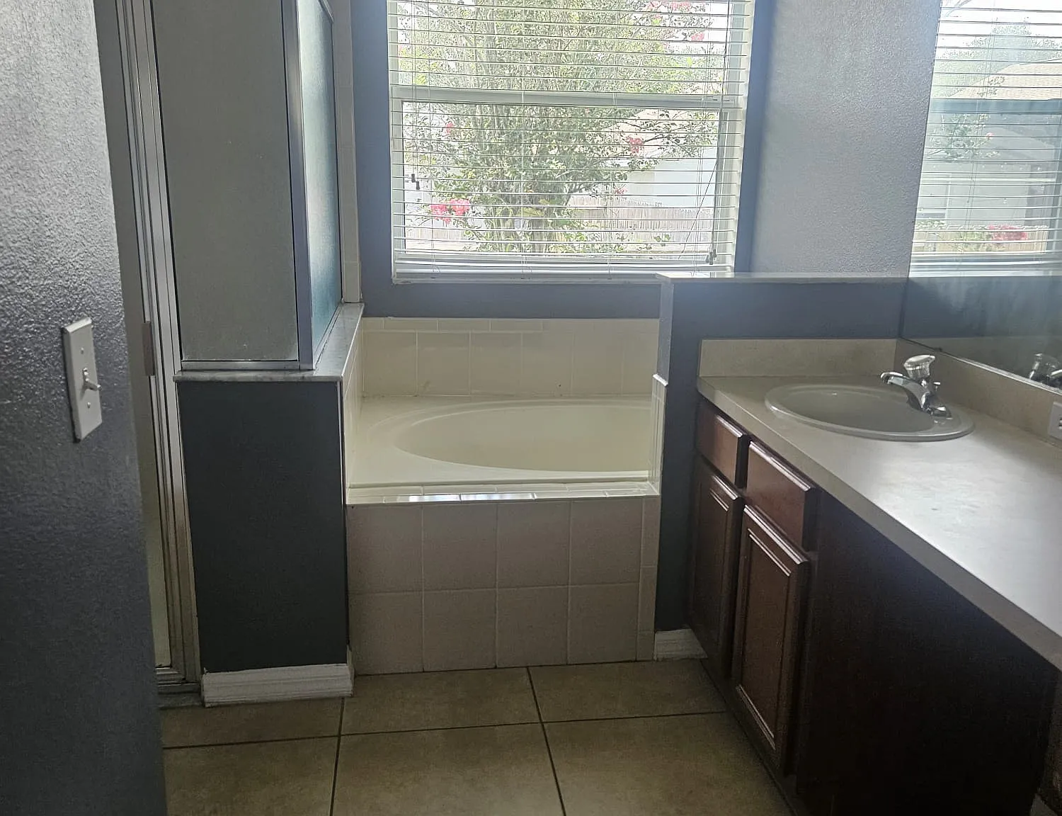 4 bed, 2198 sqft, $2,300 — Photo 2