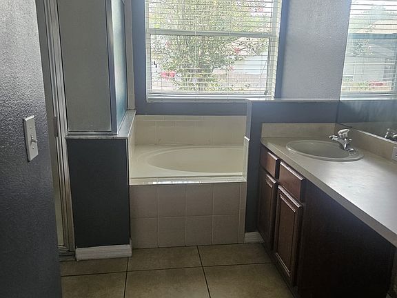 2nd image of 929 Tramells Trl