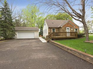 2621 Ariel St N, Maplewood, MN 55109