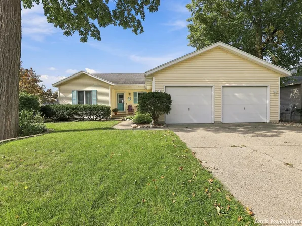 1515 Caprice Dr, Jenison, MI 49428