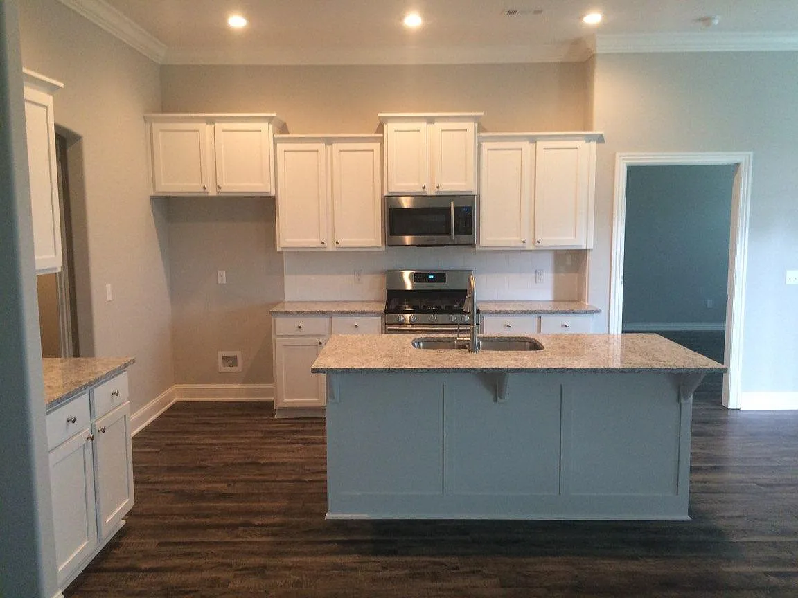 3 bed, 1620 sqft, $2,400 — Photo 4