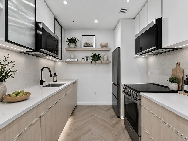 104 Fleet Pl #10D — Photo 4