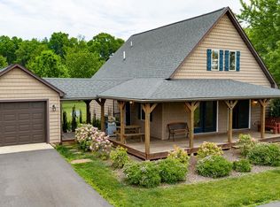 67 Continental Dr, Hillsville, VA 24343