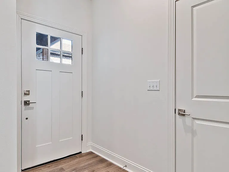 361 Turnberry Ct — Photo 2